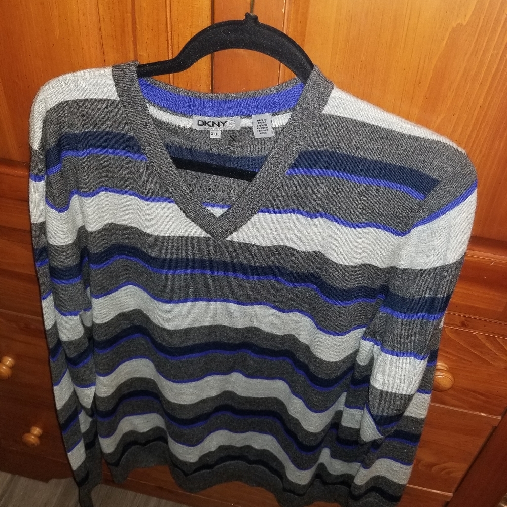 Dkny v neck sweater